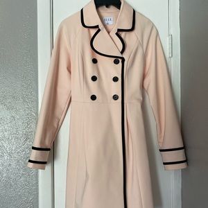Elle, Light pink coat